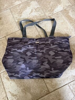 Baggallini Gray Camouflage Tote Bag